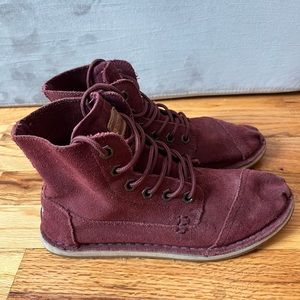 TOMS Burgundy suede robinhood booties, Size 6